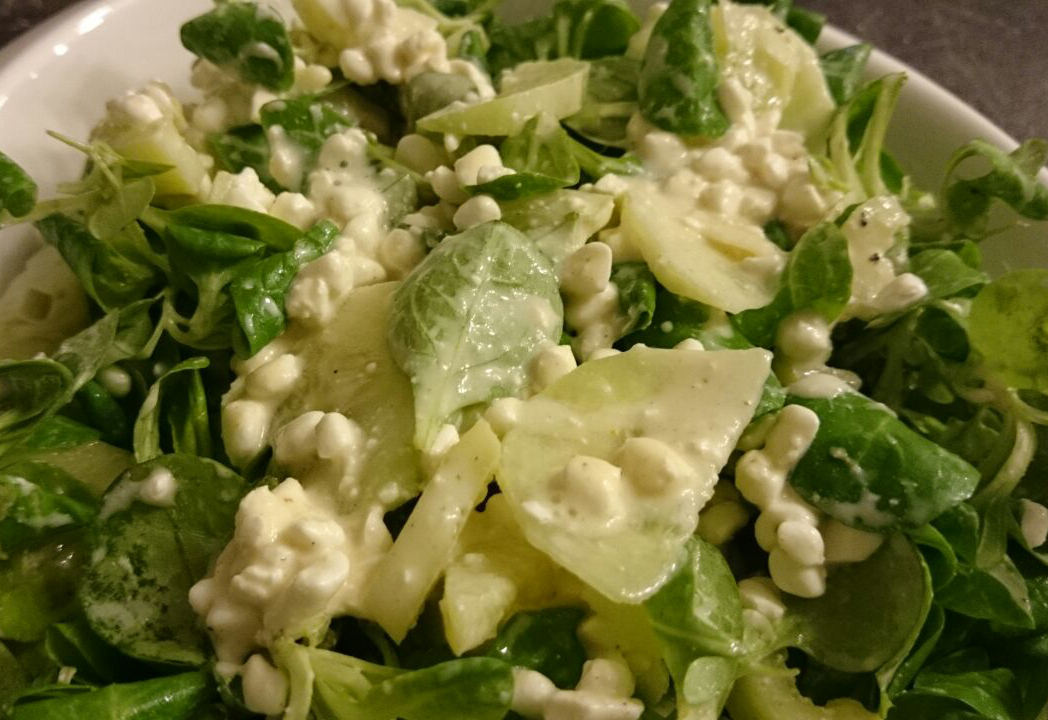 Vogerlsalat mit Frischkäse-Dressing | koche.at