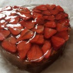 Schokoladekuchen mit Erdbeeren