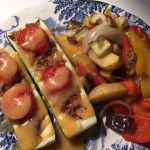 Gefüllte Zucchini mit Ofengemüse