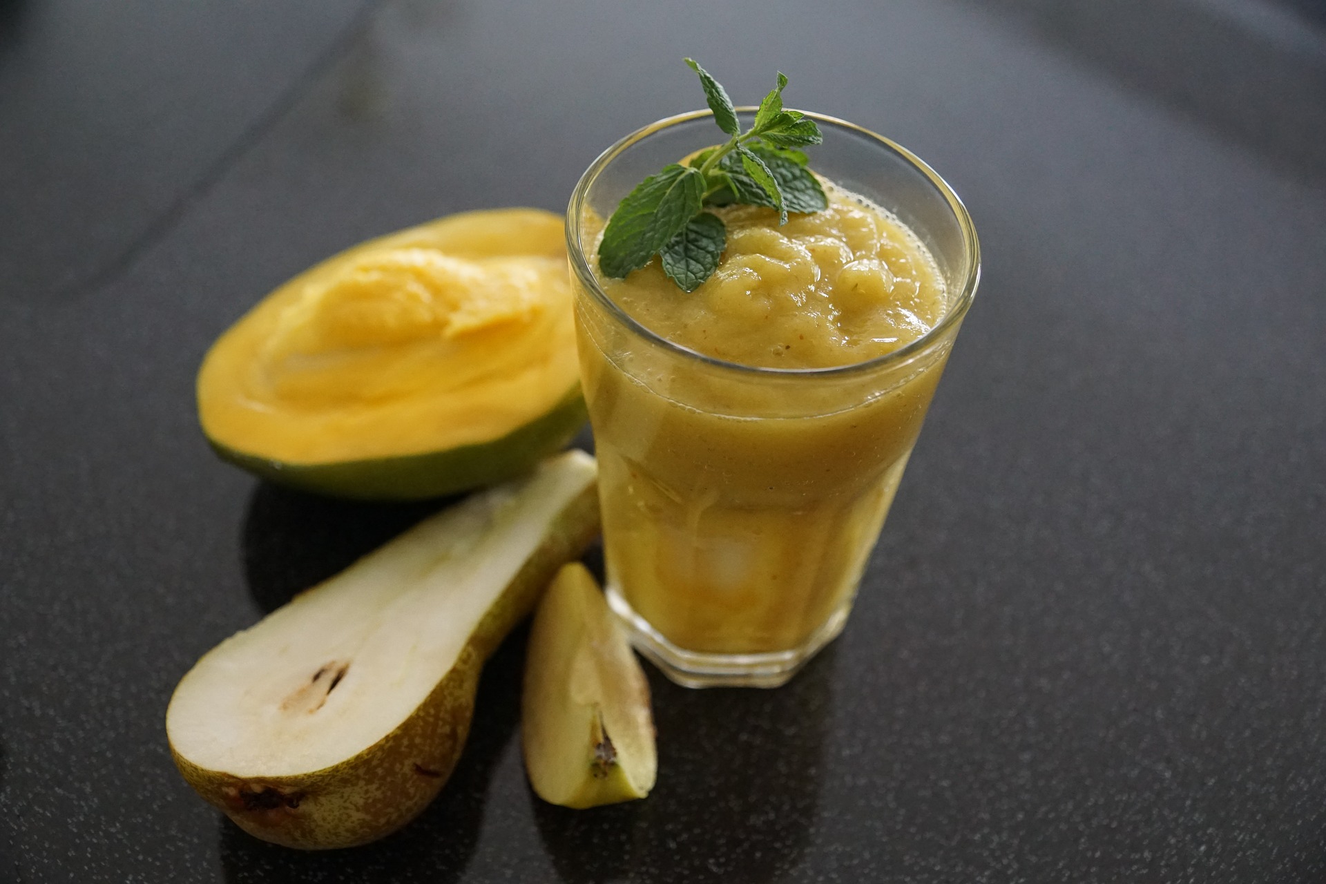 Mango-Birne-Apfel-Smoothie