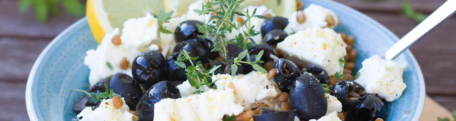 Linsensalat mit Feta und Oliven