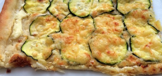 Zucchini-Frischkäse-Flammkuchen