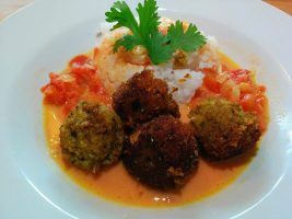 Linsenbällchen in Masalasauce mit Reis