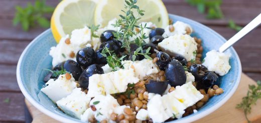 Linsensalat mit Feta und Oliven