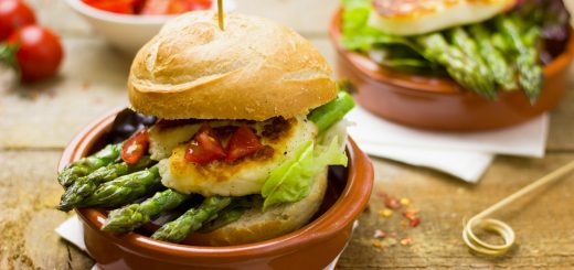 Spargel-Halloumi-Burger