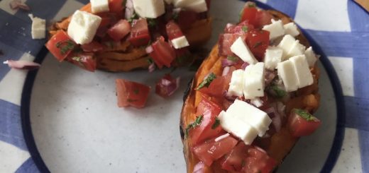 Süßkartoffel mit Salsadip und Feta